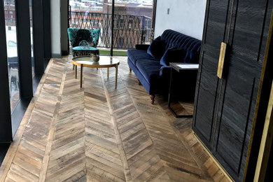 Reclaimed Oak Flooring - Chevron w/Spine