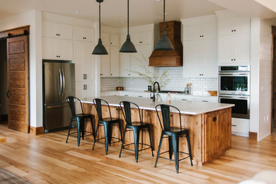 Kitchen - country kitchen idea in Other