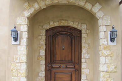 Example of a tuscan entryway design in San Diego