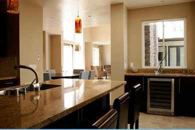 Example of a classic kitchen design in Orange County