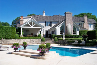 Example of a classic exterior home design in Chicago