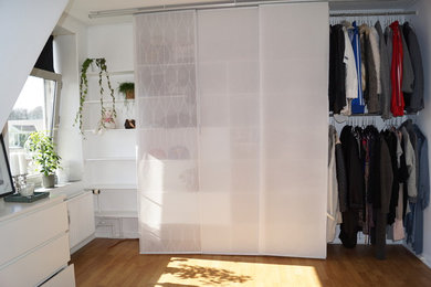 Inspiration for a modern storage and wardrobe in Aarhus.