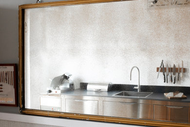На фото: прямая кухня среднего размера в современном стиле с обеденным столом, накладной мойкой, техникой из нержавеющей стали, полом из цементной плитки и разноцветным полом с