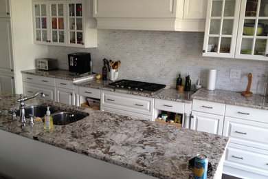 Example of a trendy kitchen design in Toronto