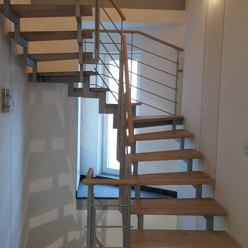 Zweiholmtreppen mit Eichestufe rustikal weiß geölt