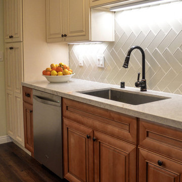 Antique white kitchen upper cabinet with cinnamon cabinets and Quartz countertop