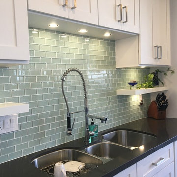 LAKESIDE KITCHEN