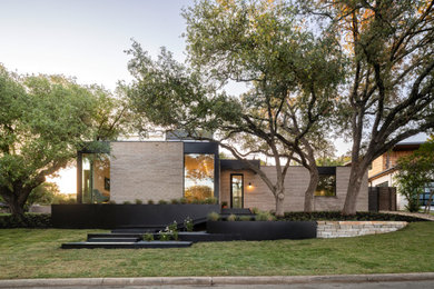Modern exterior home idea in Austin