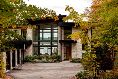 Design ideas for a contemporary exterior in Toronto.