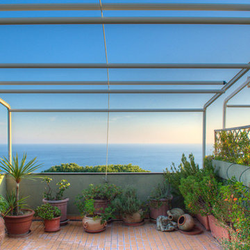 Bilocale ristrutturato in vendita con vivibile terrazza vista mare