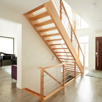 natural oak stair with horizontal stainless steel rods