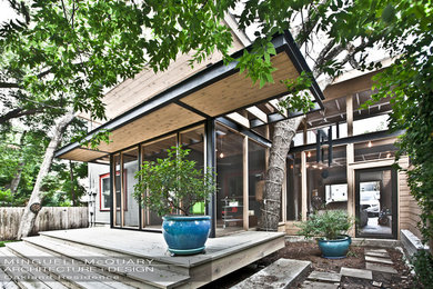 This is an example of a contemporary veranda in Austin.