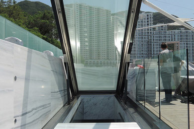 Photo of a large contemporary roof terrace in Hong Kong.