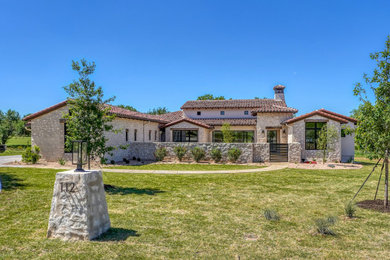Transitional home design photo in Austin
