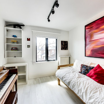 Owner occupied executive suite in Toronto triplex