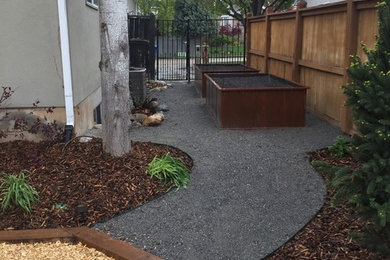 Design ideas for a mid-sized side yard partial sun garden in Salt Lake City with a container garden and gravel.