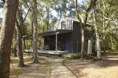 Home design - contemporary home design idea in Tampa