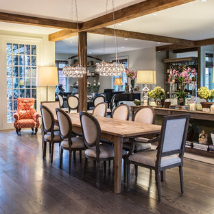 セントルイスの広いラスティックスタイルのLDKの画像 (ベージュの壁、淡色無垢フローリング)