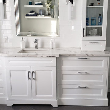 En Suite master bathroom with steam shower in Notre-Dame-de l'Île-Perrot