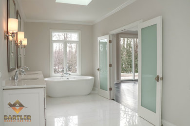 Example of a large trendy bathroom design in Chicago