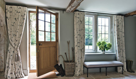 Houzz Tour: A Lakeside Manor House Regains its Country Style