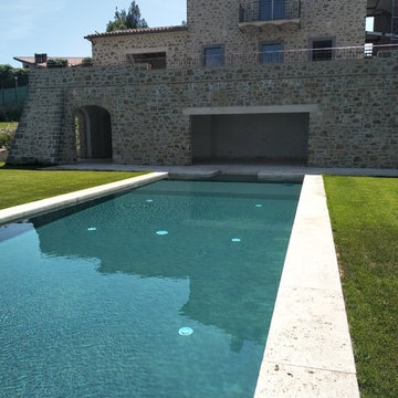 Villa Umbra - Piscina e pavimenti in travertino bocciardato