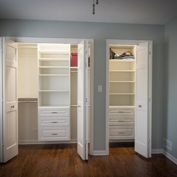 Bedroom: Closet (close look)