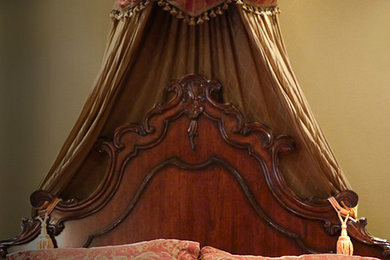 Elegant Gold Bed Crown - Traditional Style