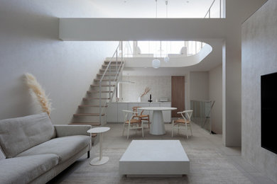 Example of a minimalist living room design in Yokohama