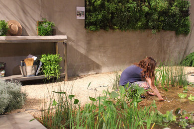 Photo of a contemporary water fountain landscape in Chicago.