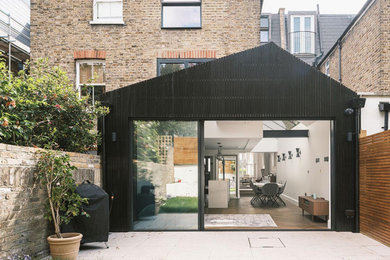Inspiration for a modern home design in London.