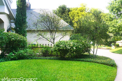 Inspiration for a shabby-chic style landscaping in Austin.