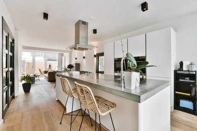 Example of a minimalist kitchen design in Phoenix