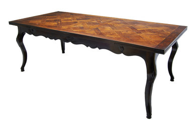 Patrona Elegante Dining Table