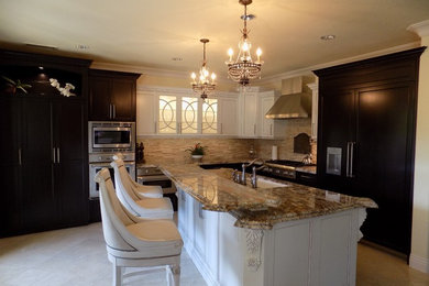 Kitchen photo in Los Angeles