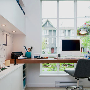 バンクーバーのモダンスタイルのおしゃれなホームオフィス・仕事部屋の写真