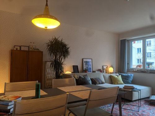 Neue Sitzgelegenheit/Sofa in Wohnzimmer