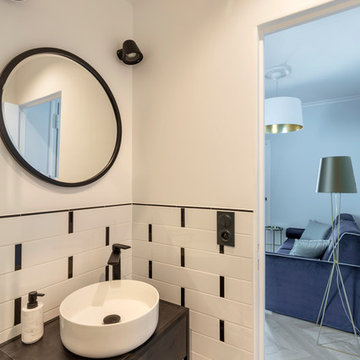 La salle de bain petite mais fonctionnelle