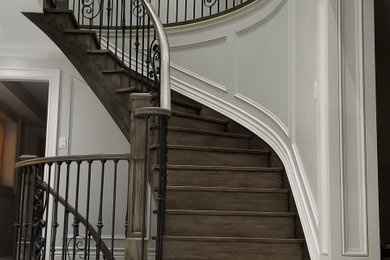 Example of a transitional entryway design in Toronto