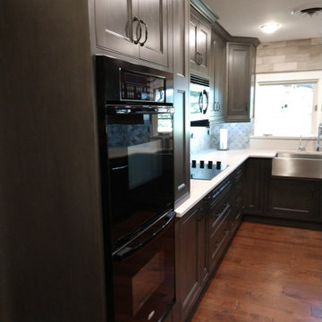 Brentwood Maple Smokey Hills Beaded Inset Door w/Caesarstone Topus Concrete qtz.