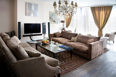 Transitional home design photo in Tampa