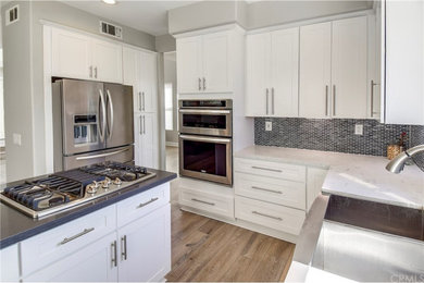 Kitchen - kitchen idea in Los Angeles