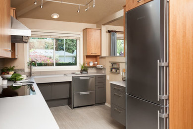 Example of a trendy kitchen design in Portland