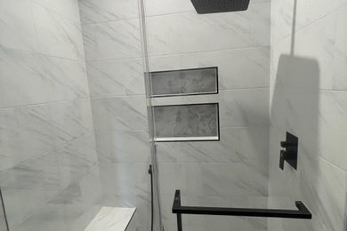 ロサンゼルスにあるおしゃれな浴室の写真