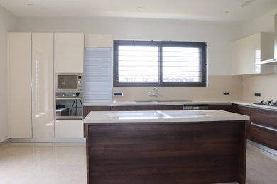 This is an example of a modern kitchen in Chennai.