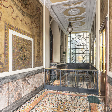 Foto di un classico e ampio appartamento ristrutturato con cura a Milano