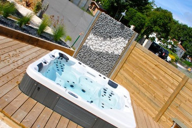 Inspiration for a contemporary deck in Angers.