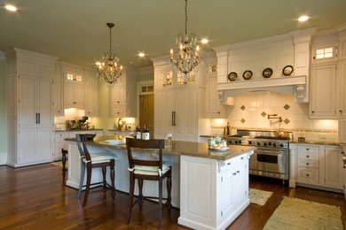 Kitchen - traditional kitchen idea in Atlanta