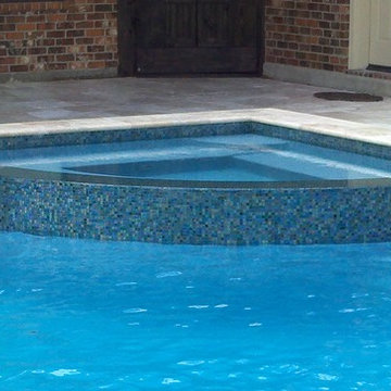 Corner Spa with Rounded Reverse Negative Edge Spillway