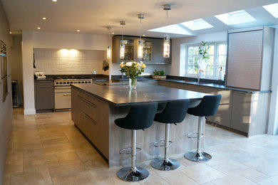 This is an example of a modern kitchen in Oxfordshire.